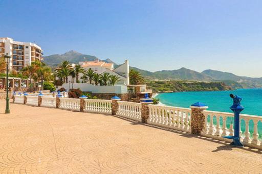 Capistrano Village B, 1 Bedroom + Free Wi-Fi Nerja Exterior foto