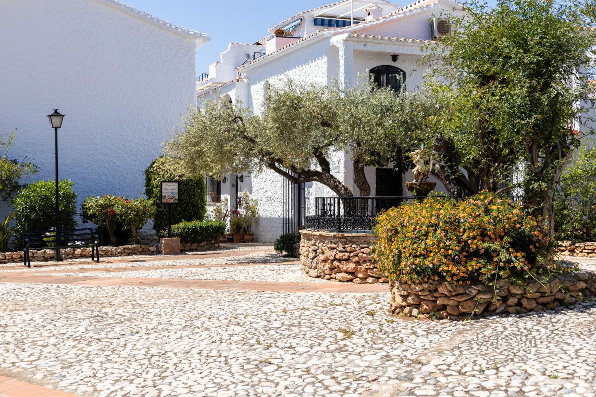 Capistrano Village B, 1 Bedroom + Free Wi-Fi Nerja Exterior foto