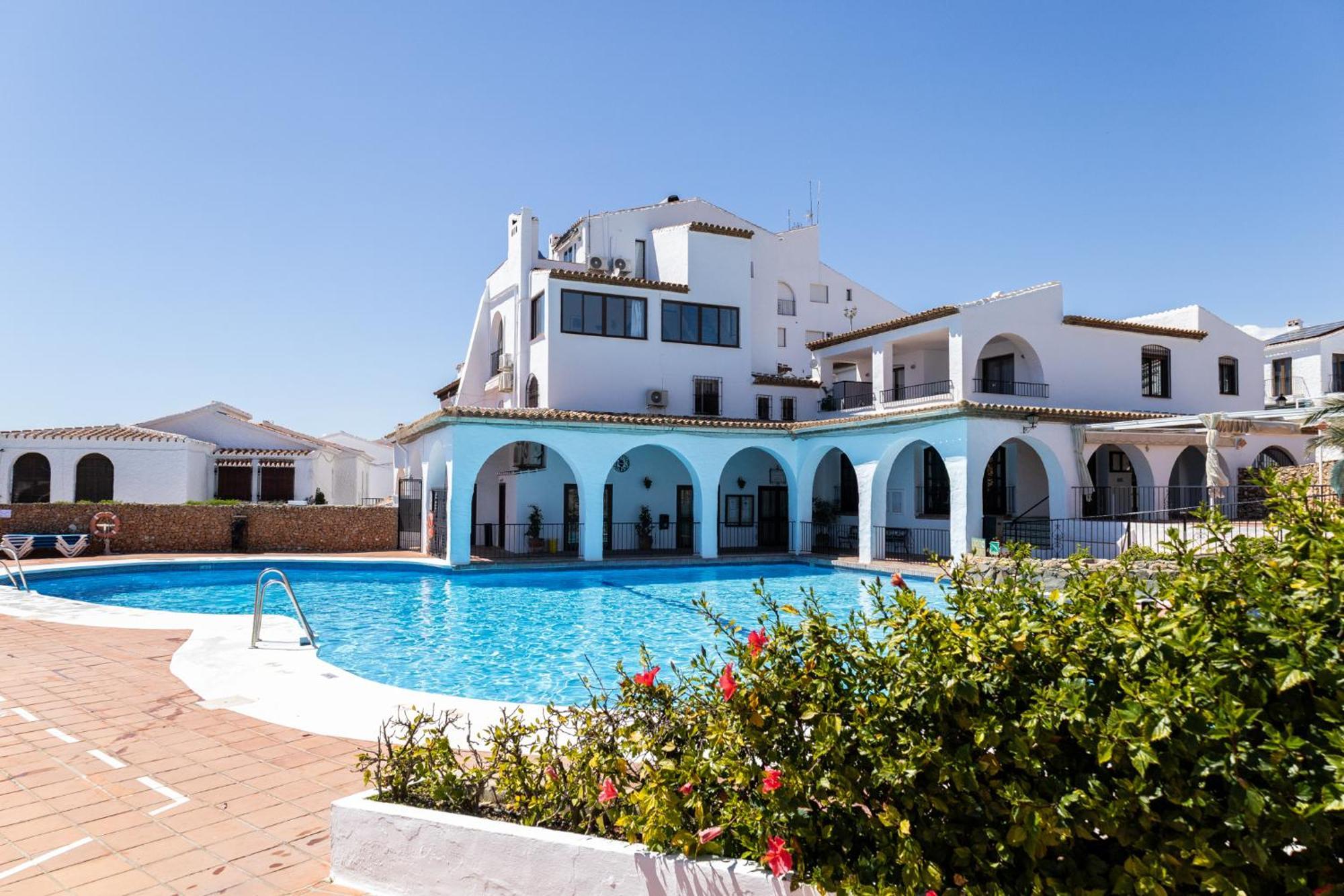 Capistrano Village B, 1 Bedroom + Free Wi-Fi Nerja Exterior foto