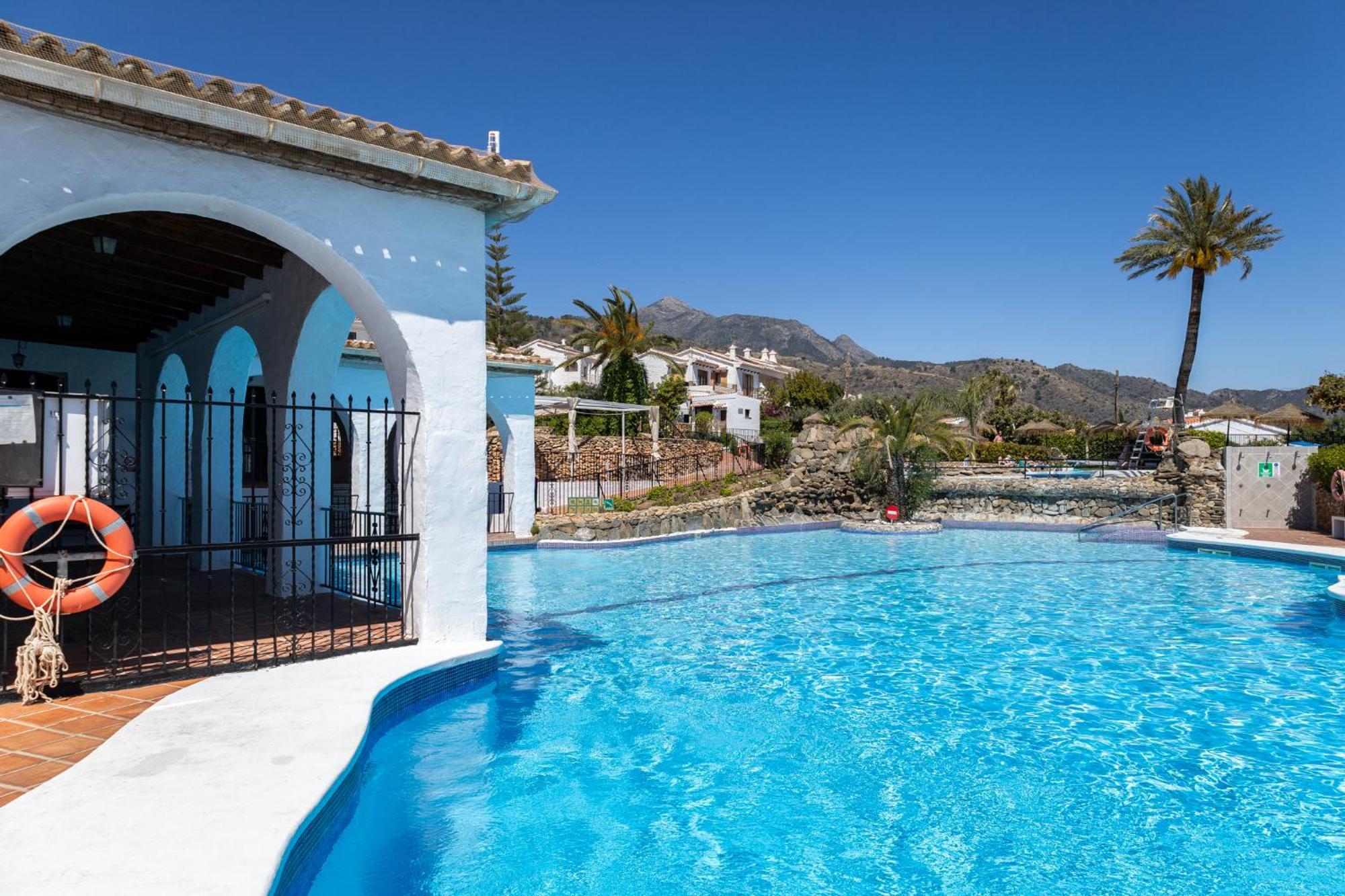 Capistrano Village B, 1 Bedroom + Free Wi-Fi Nerja Exterior foto