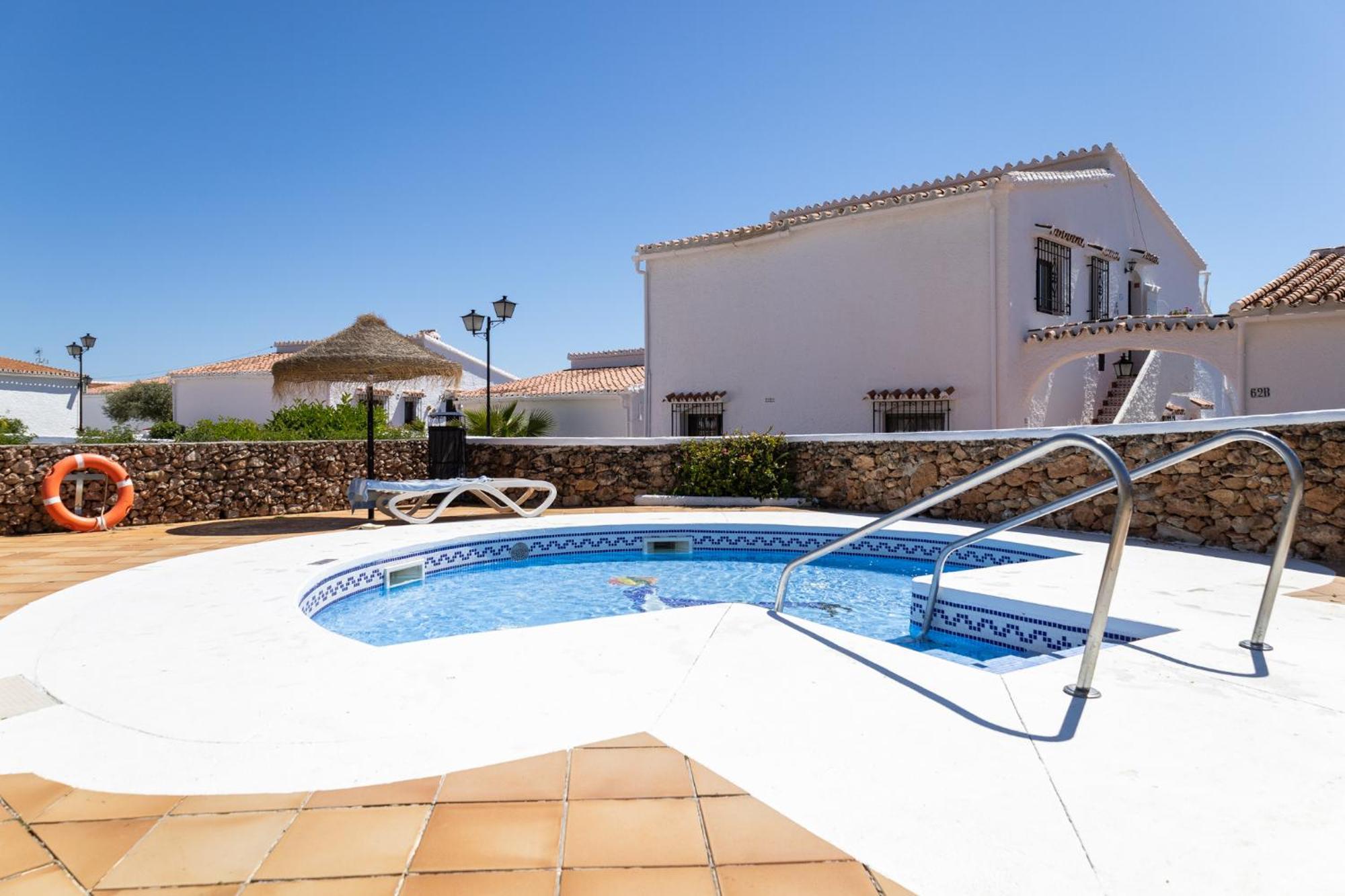 Capistrano Village B, 1 Bedroom + Free Wi-Fi Nerja Exterior foto